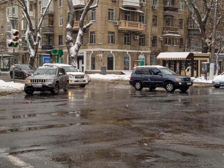 Снігопад в Одесі спричинив підтоплення вулиць
