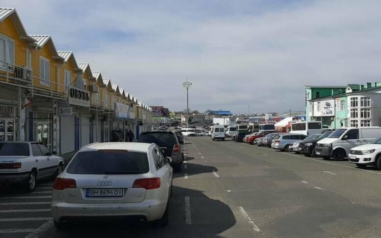 Кількість авто біля одеського ринку