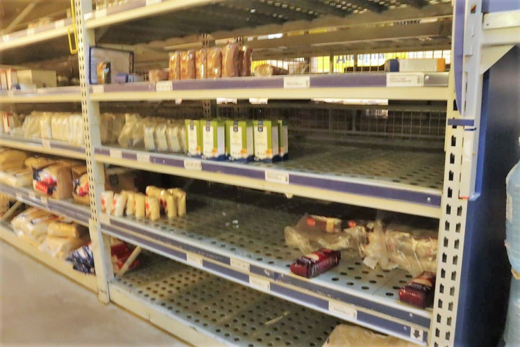 Люди масово скуповували найнеобхідніші товари в супермаркетах в Одесі
