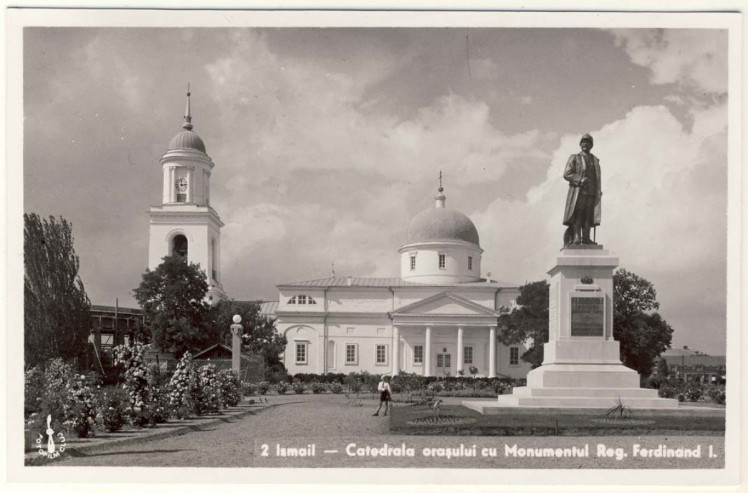 Пам"ятник румунському королю Фердинанду І в Ізмаїлі на початку XX століття/Вікіпедія
