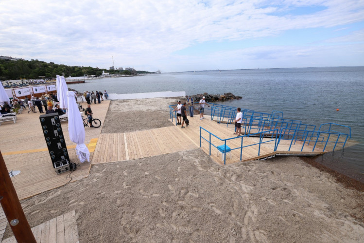 Одеська міська рада відзвітувала про урочисте відкриття інклюзивного пляжу