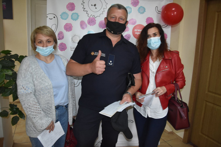 Одеські рятувальники розповіли, як здавали кров