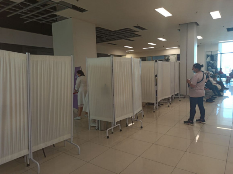 Центр масової вакцинації проти коронавірусної інфекції в Одесі 