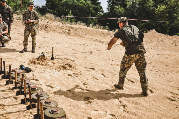 Військові обмінялися досвідом з мінної безпеки