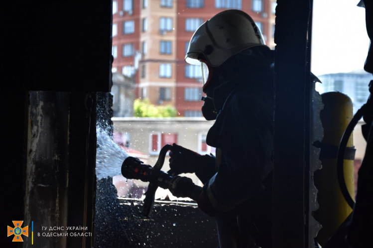 Рятувальники ліквідували пожежу у п"ятиповерховому будинку по вулиці Семінарська