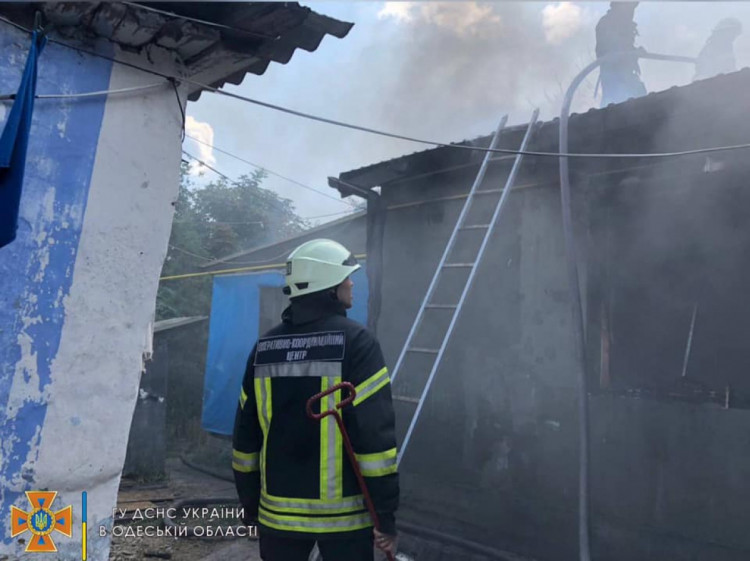 В Одессе загорелся дом