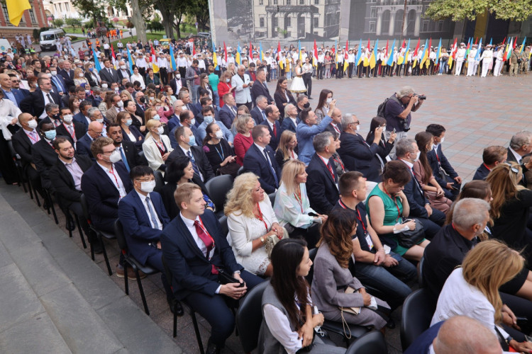 Урочиста церемонія підняття прапора Одеси