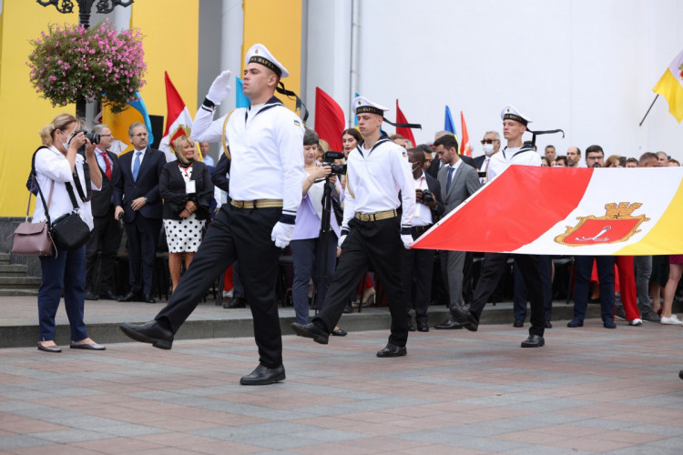 Урочиста церемонія підняття прапора Одеси