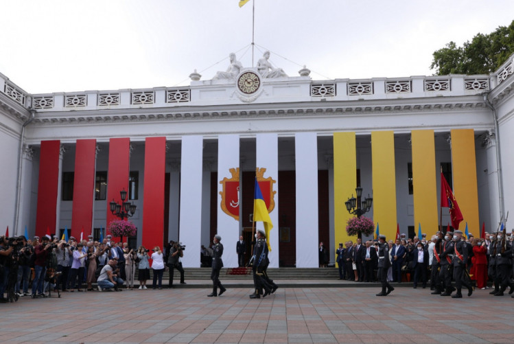 Урочиста церемонія підняття прапора Одеси
