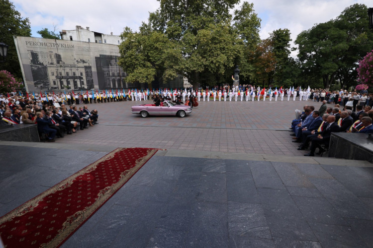 Урочиста церемонія підняття прапора Одеси