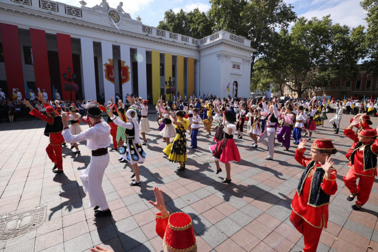 Урочиста церемонія підняття прапора Одеси