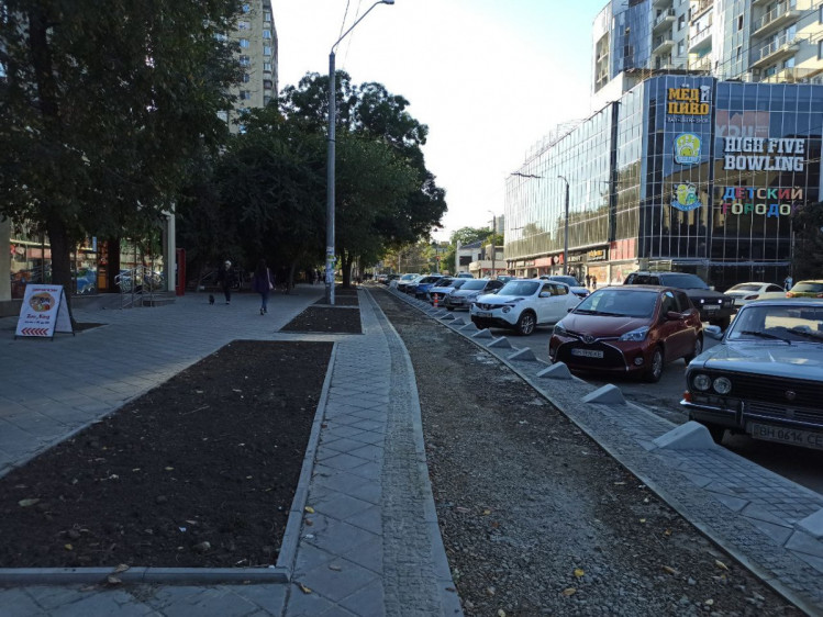В Одессе новую велодорожку защитят от автохамив бетонными блоками