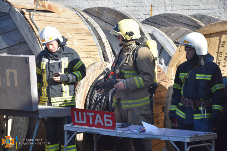 На території одеського кабельного заводу сталася пожежа