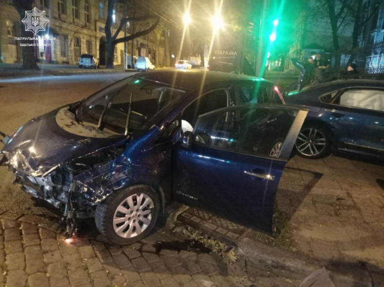 В центре Одессы столкнулись две иномарки
