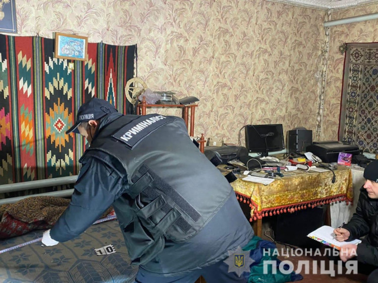 Диван, в котором три дня пролежал труп, был найден в Одесской области