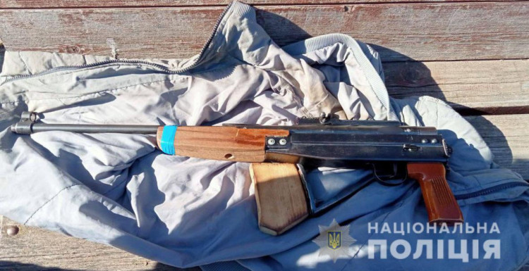 Оружие и наркотики обнаружили полицейские в селе Одесской области